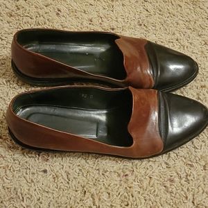 Vintage Joan & David brown and black flats